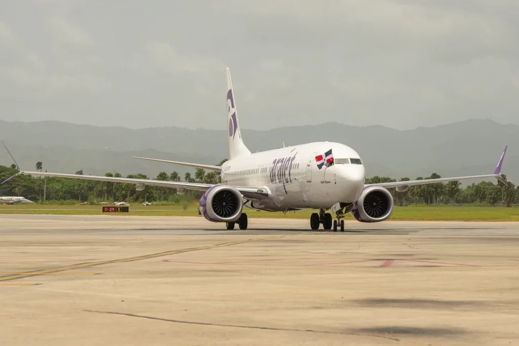 Arajet realiza su primer vuelo humanitario a Venezuela con personal médico e insumos tras los sismos