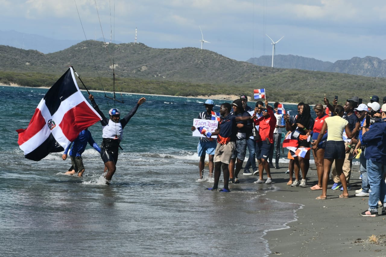 Deury Corniel conquista el oro para República Dominicana en la modalidad cometa de vela en Santo Domingo 2026